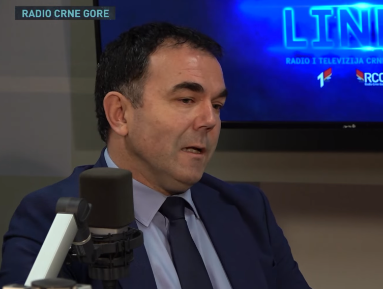 Razvoj situacije u Podgorici naljutio Buja sa Cetinja: Fotelja mu zavisi od Demokrata, a bi da oburdava „skalameriju od državne vlasti“