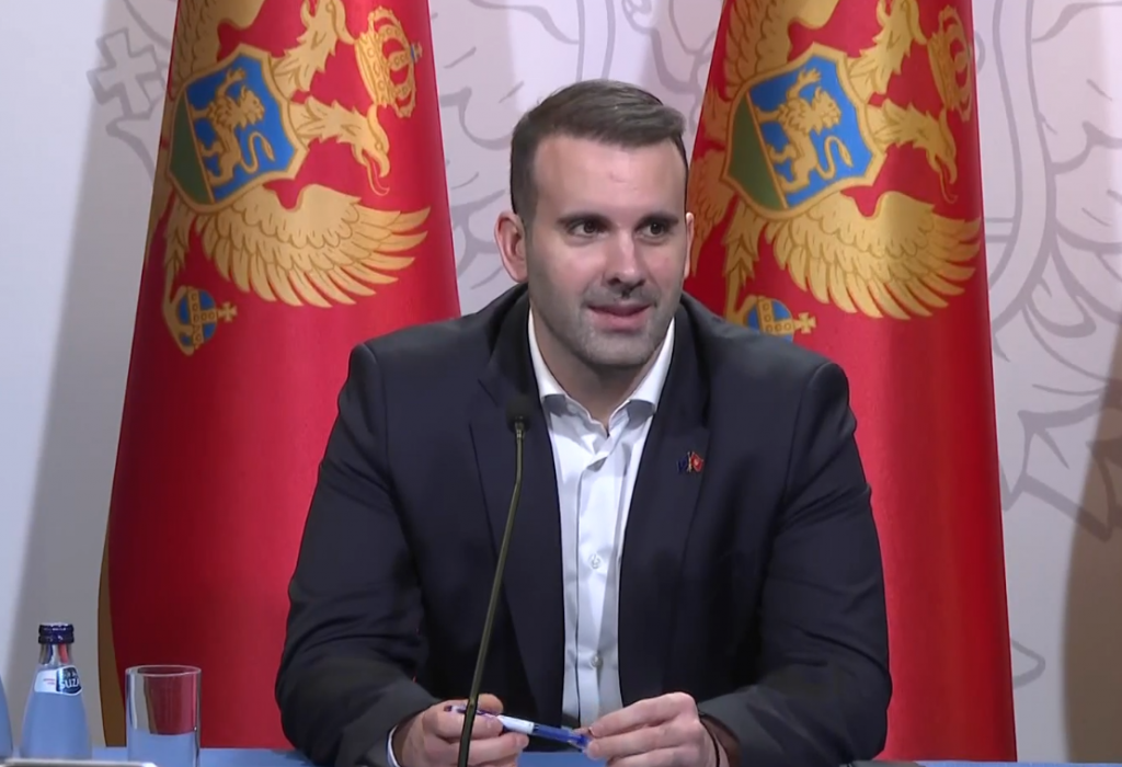 Spajić: Država više nikada neće prodavati strateški važnu zemlju, već će koinvestirati; Pomjeren rok za dostavljanje ponuda za aerodrome