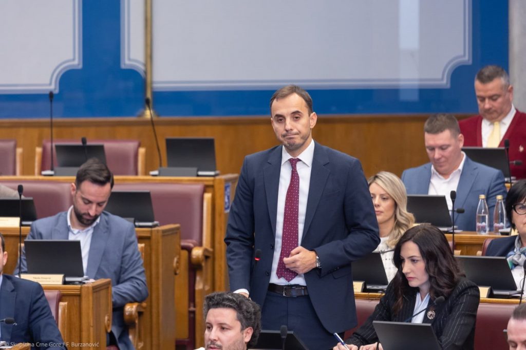Konatar: Odluka većina da ne dozvoli opoziciji da postavljaju pitanja premijeru nastavak gaženja parlamenta