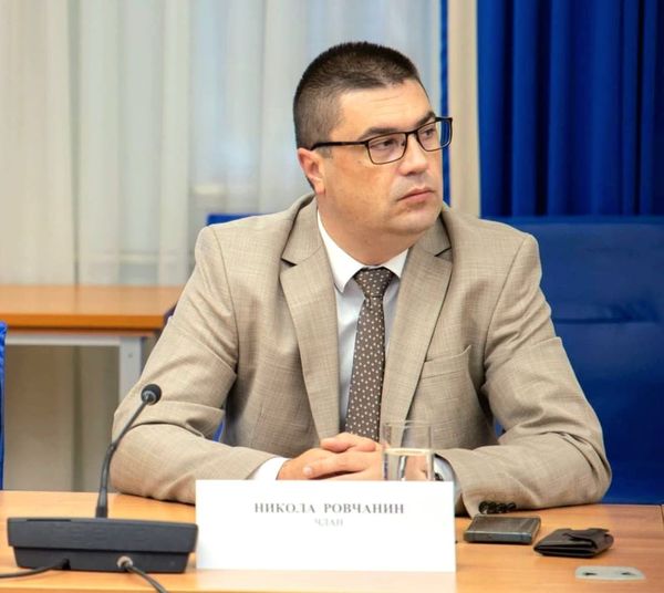 Osvježilo i u Demokratama? Rovčanin: Srpski jezik, trobojka i pitanje državljanstva ne dijele društvo, istorijska i pravna su činjenica