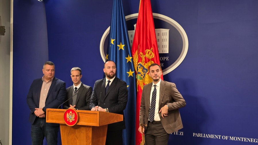 Nikolić: Nema povlačenja pred nasilnicima koji gaze po Ustavu