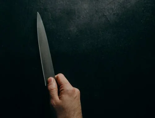 nož