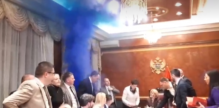 Neće dimna bomba Milovih pionira zaustaviti demokratske procese u Crnoj Gori