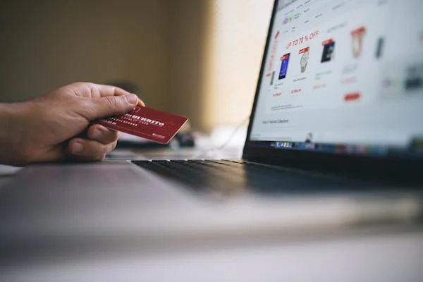 Sigurna online kupovina tokom praznika: Savjeti za zaštitu vaših podataka