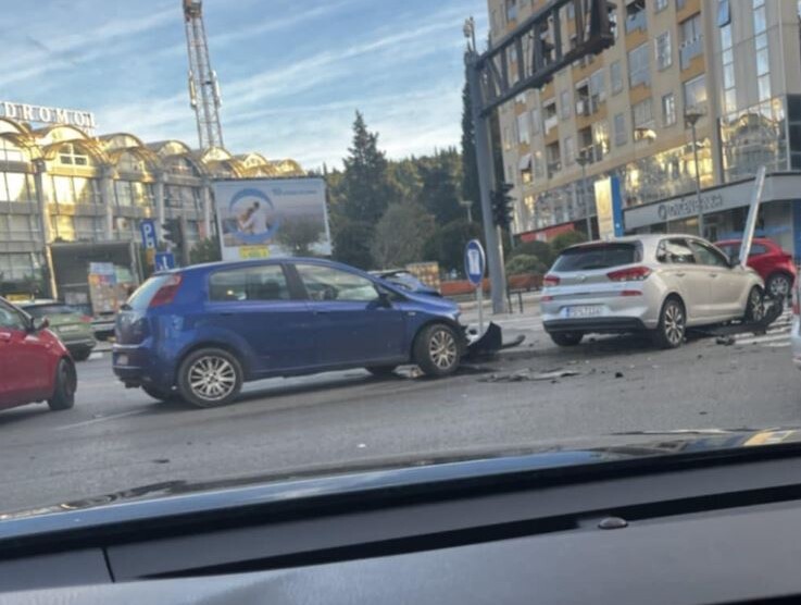 Udes u centru Podgorice, povrijeđene tri osobe