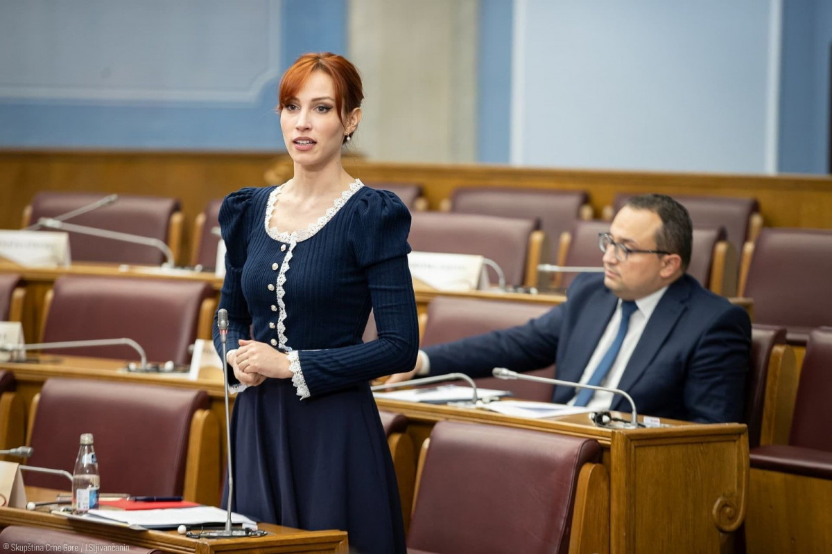 Vojinović: Šokira zlokobna dišina dežurnih kritičara o skandaloznim zloupotrebama Ministarstva odbrane dva dana prije izbora 2020. godine koje je Krapović saopštio
