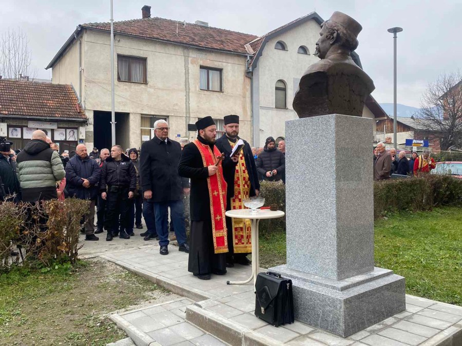 Mandić otkrio bistu Marka Miljanova u Beranama: „Primjeri čojstva i junaštva“ mogu služiti za primjer i današnjim generacijama