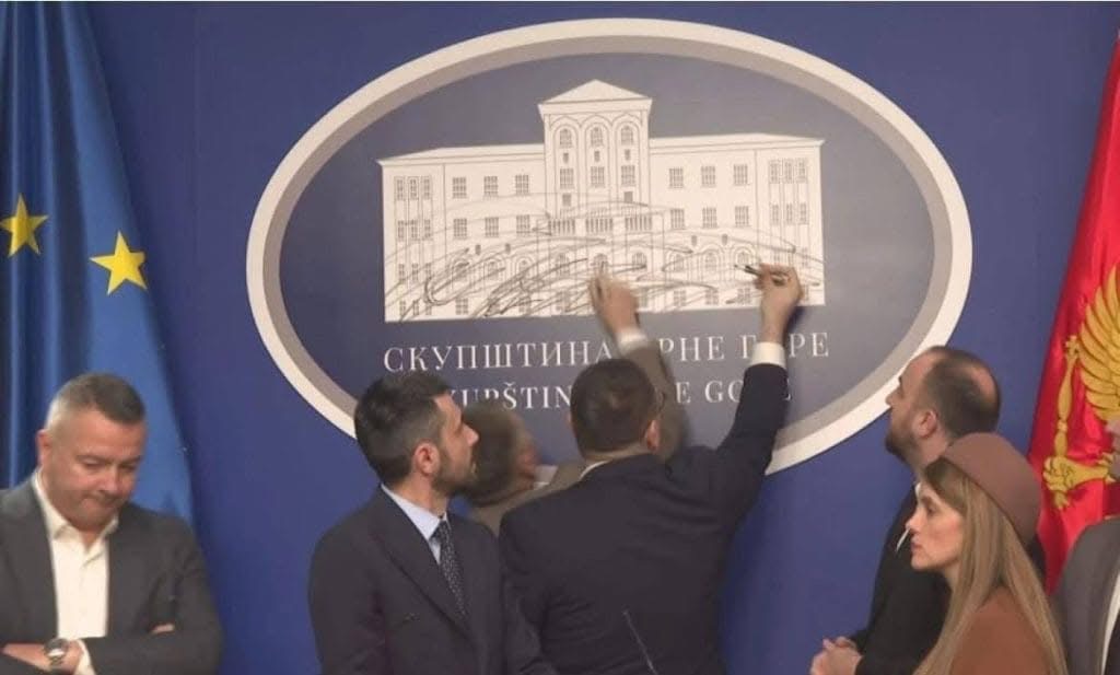 Vragolani vragolasti, sve će ih učiteljica po prstićima