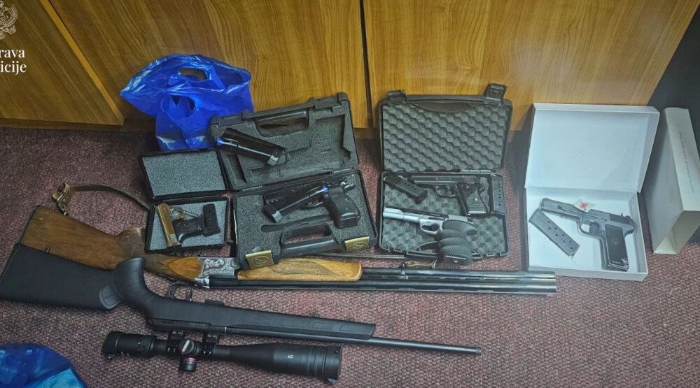 Pretresi na sjeveru države: Oduzeto 14 pištolja, tri puške, ručna bomba i 1.636 komada municije