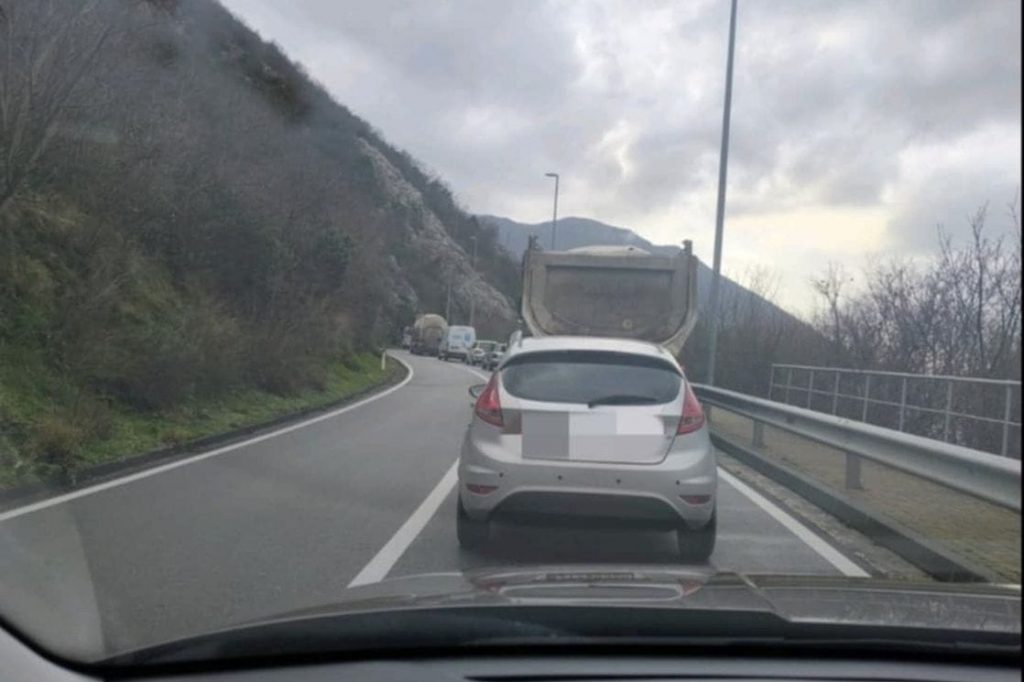 Udes kod Risna, na teren izašla policija i vatrogasci