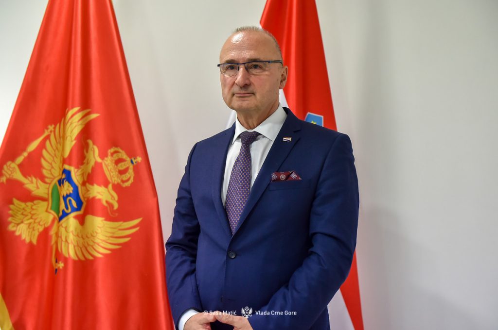 Grlić Radman ne miruje ni u Londonu: Očekujem odštete za porodice naših ubijenih i ilegalno zatočenih građana u „logorima“ u Srbiji i Crnoj Gori