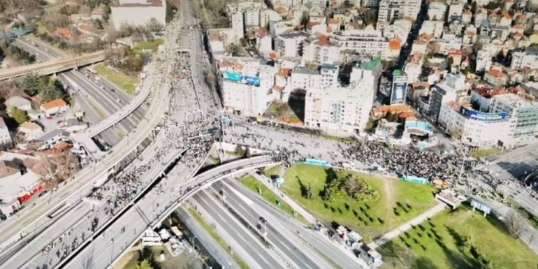 Počela blokada Autokomande, evo koliko ljudi je na skupu