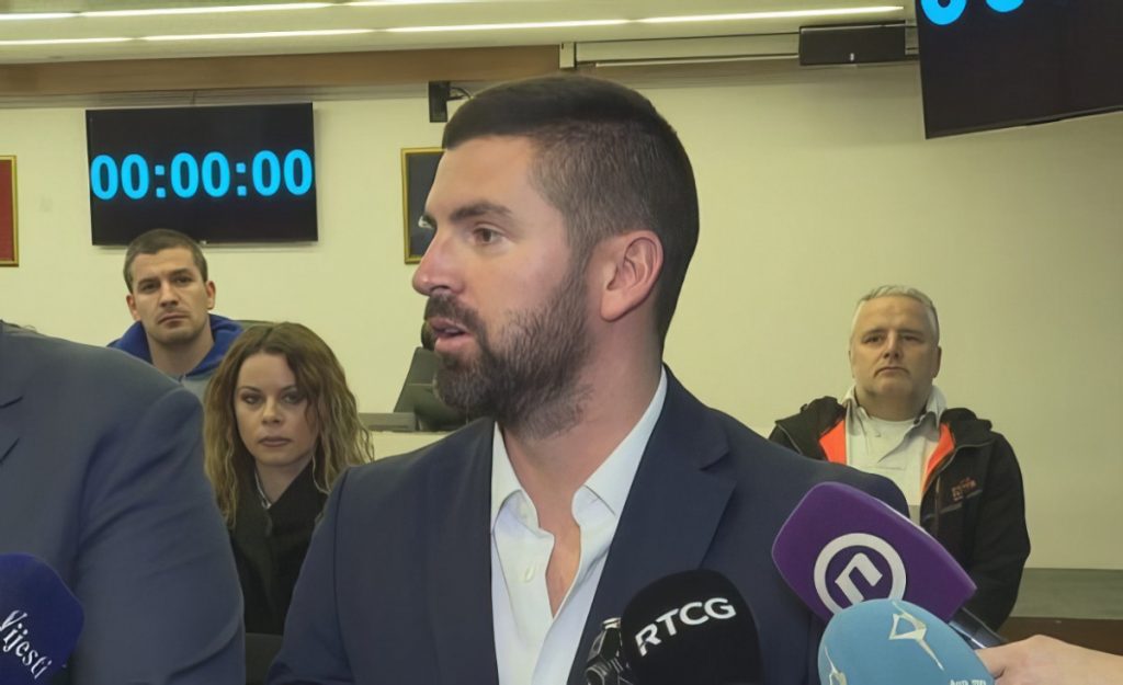 Mikijelj: Naoružana i bezbjednosno interesantna lica su u kabinetu predsjednika Opštine Budva