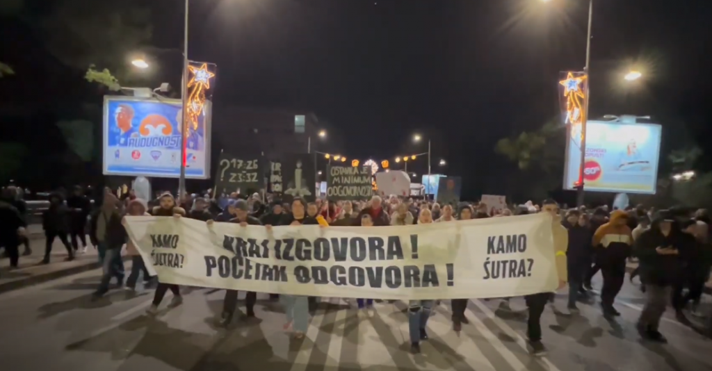 „Kamosjutraši“ u 11:45 izvode novi performans ispred zgrade Vlade
