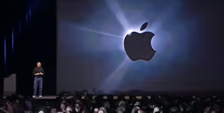 Na današnji dan je Stiv Džobs predstavio prvi Appleov iPhone, mobilni koji je promijenio svijet