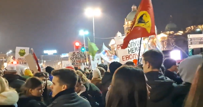 Ideološki sukob među studentima u blokadi: Kome smetaju zapadne NVO, a kome srpske zastave?