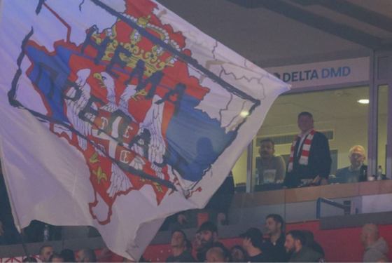 „Delije“ natjerale ambasadora Hila da napusti Arenu: Zviždali i mahali zastavom „Nema predaje“