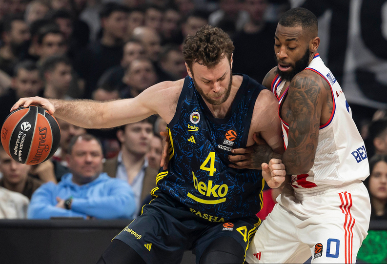Fener sa 17 trojki zaustavio Zvezdu na putu ka Top 4