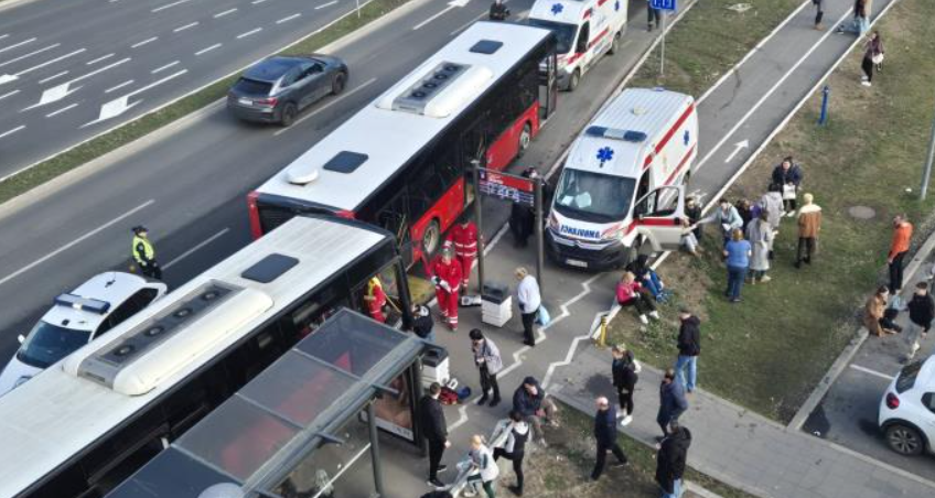 Sudar dva autobusa na Novom Beogradu, više ljudi povrijeđeno