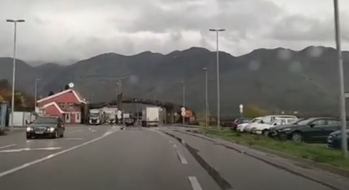 Zadržavanje državljanina Albanije usled tuče na graničnom prelazu Božaj