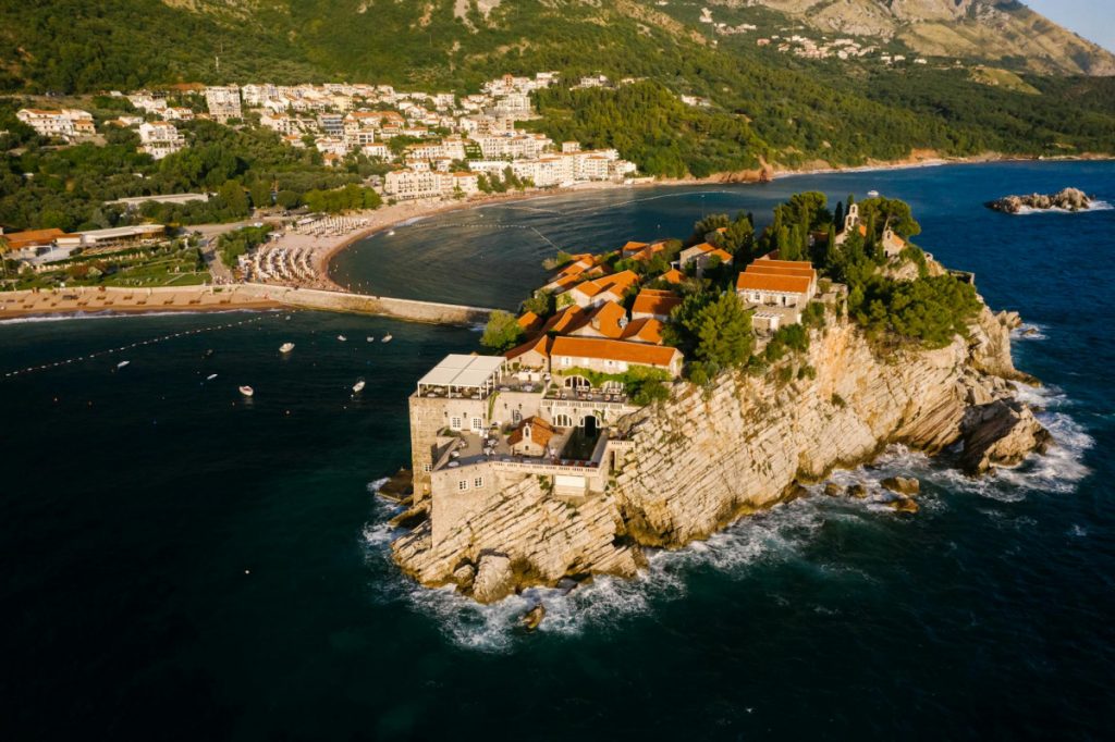 Budva: Investiciono kupalište na Crvenoj glavici, radovi u toku