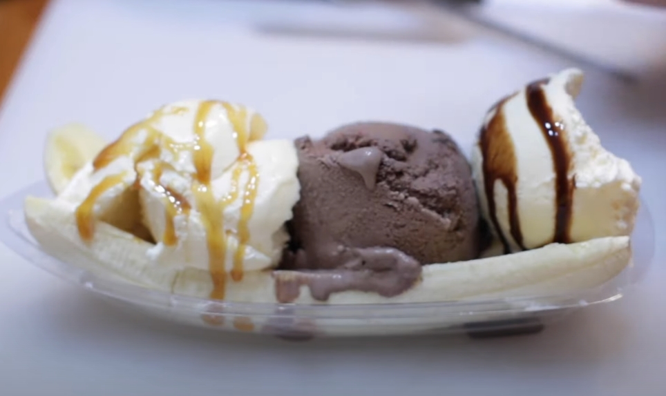 Banana split torta u kojoj će svi uživati