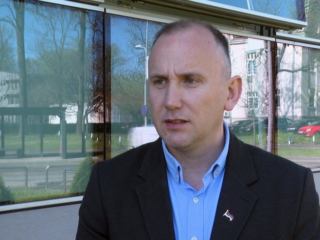 Kojić: Šmitov dolazak u Potočare – ruganje porodicama srpskih žrtava