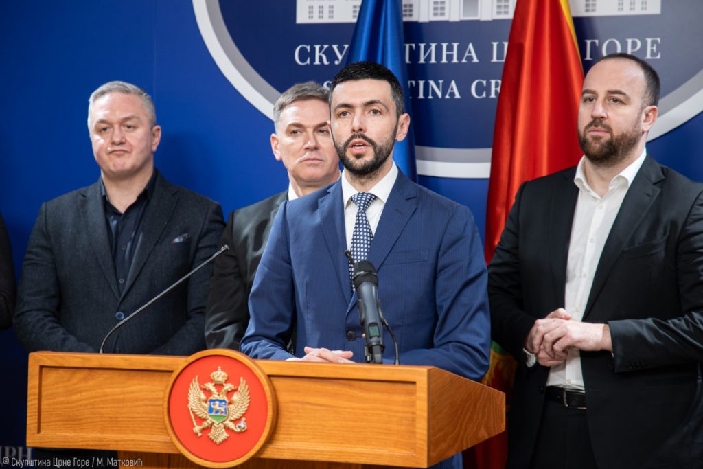 DPS ludilo se nastavlja: Blokiraće usvajanje budžeta da ostave penzionere i radnike bez povećanja penzija i plata!
