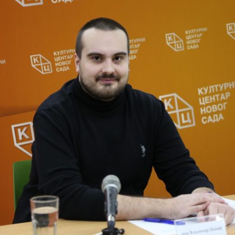 Predavanje Vladimira Papića na temu „Apsurd i zločin u Kamijevom Strancu“ na Jutjub kanalu KCNS