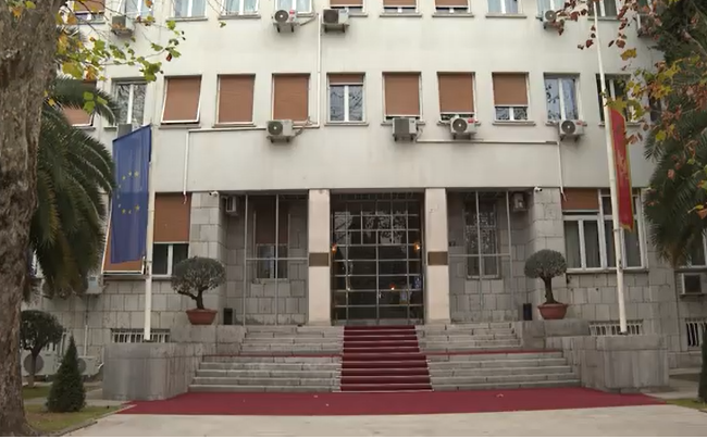 Trodnevna žalost povodom tragedije na Cetinju, zastave spuštene na pola koplja