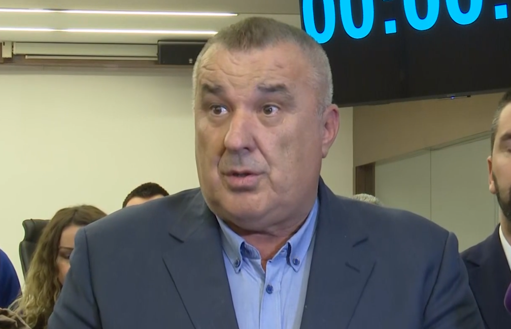 Rađenović za BORBU: U sali Skupštine opštine nisu bili nikakvi teroristi niti BIL, to su bili Starobudvani, čestiti i pošteni ljudi; Jovanović predstavlja kao da je u Budvi građanski rat!