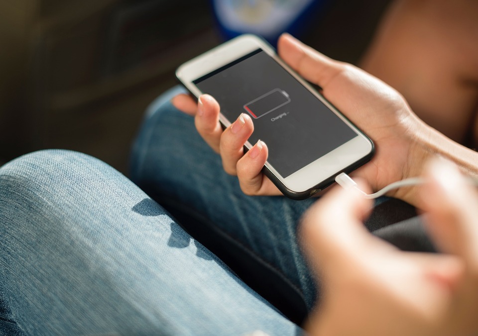 Da li pogrešno punite telefon? Evo šta kažu stručnjaci..