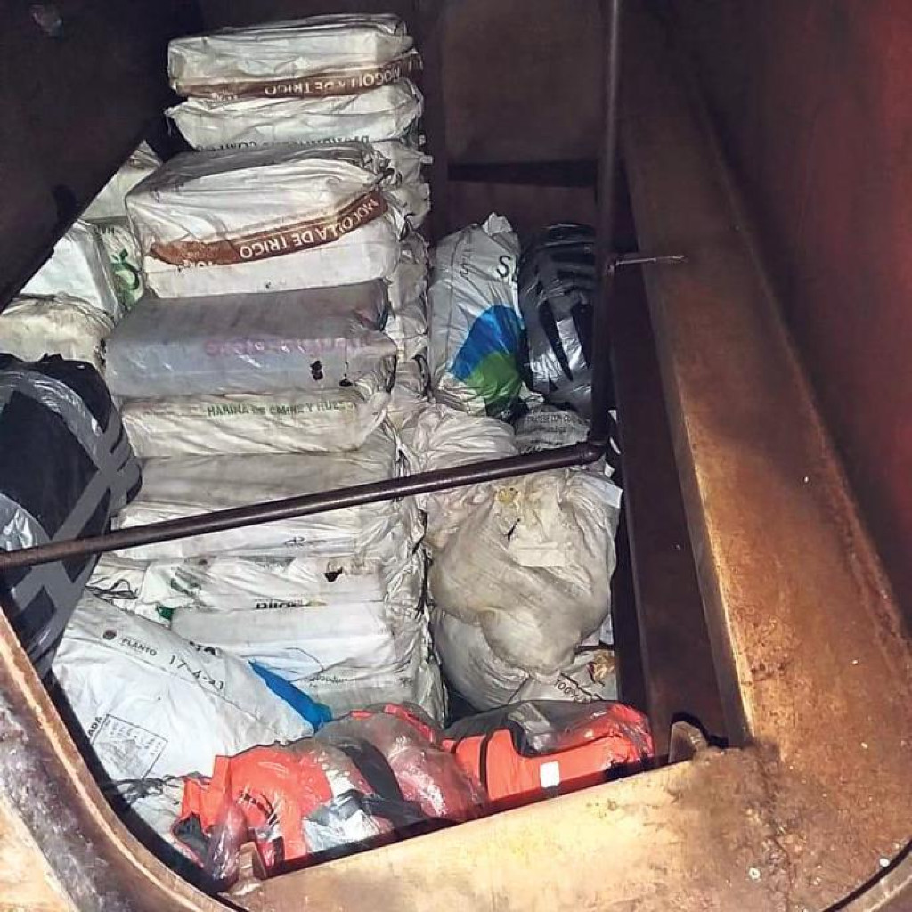 Sprovođenje dokaza dostavljenih sa Kariba – suđenje Zviceru i grupi: Pet tona kokaina u rezervoaru olupine