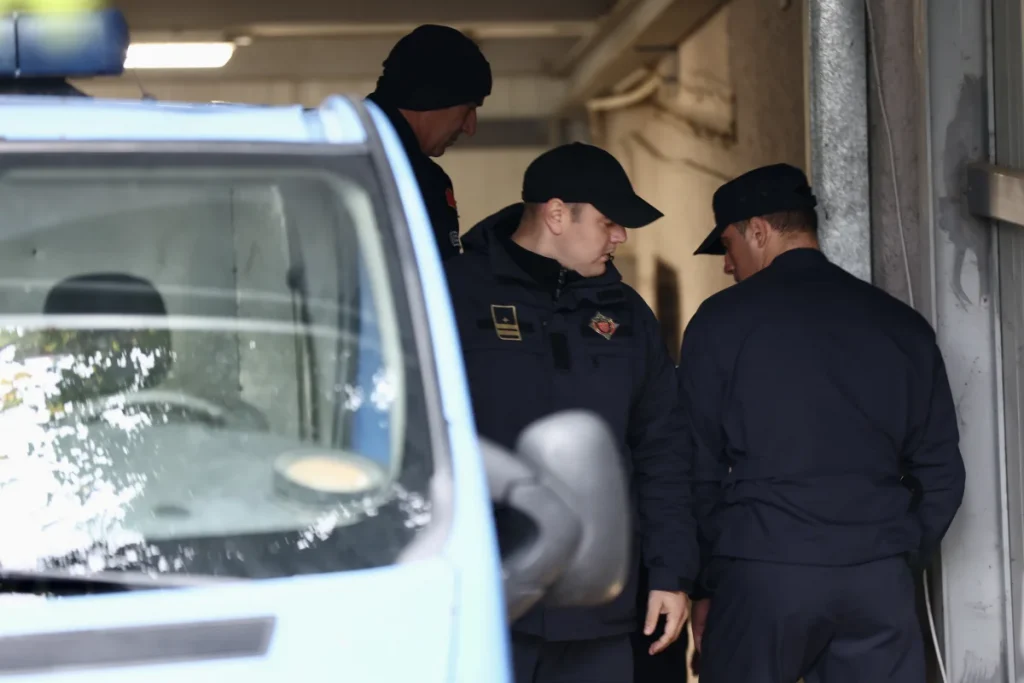 Pretresena kuća Ojdanića: Policija pronašla dva pištolja, pušku i 30 metaka