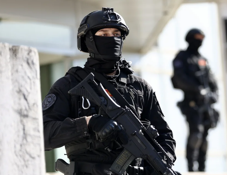 policijaa