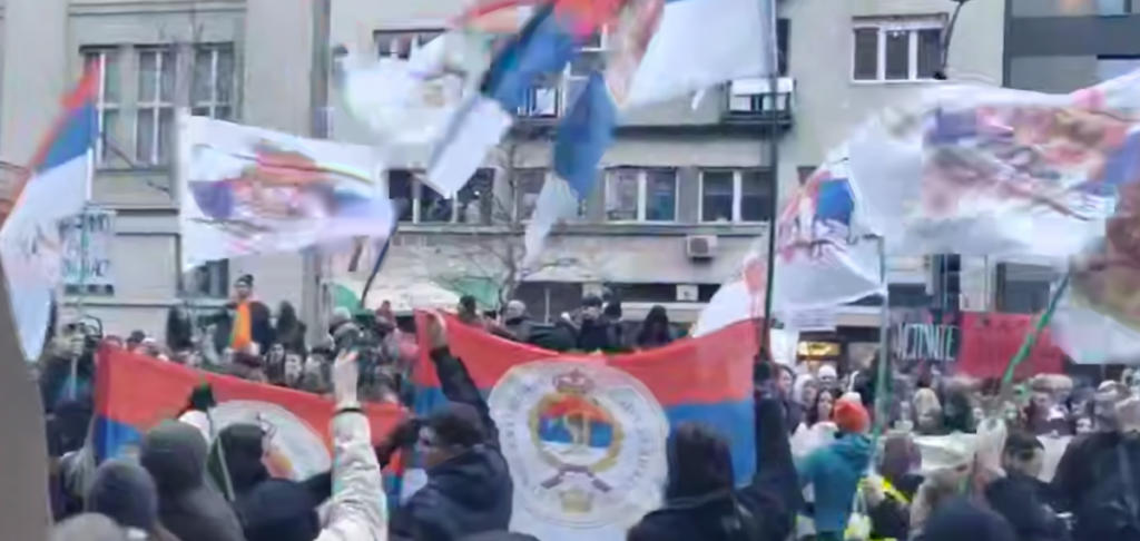 Drugosrbijanski studenti preuzeli vođstvo: Ograđuju se od kolega koji su nosili zastave Republike Srpske, Kraljevine Crne Gore i „Nema predaje!