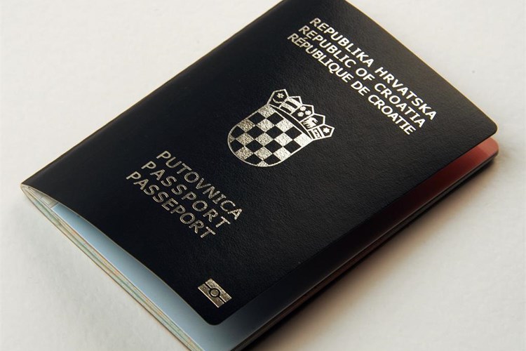 Falsifikovali hrvatske pasoše za crnogorsku mafiju: Osuđene Beriša i Vasić