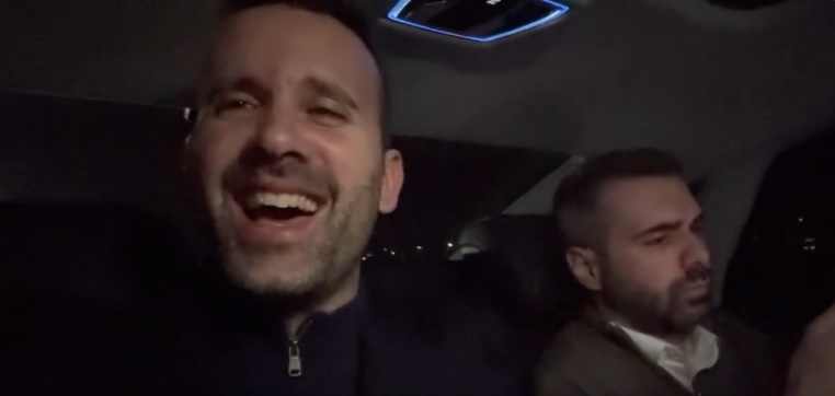 Spajić i Krvavac „u epizodi“ cvrčak i mrav: Premijer zapjevao „God Bless the USA“ (VIDEO)