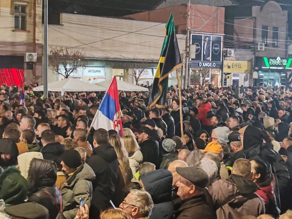 Počeo skup u Jagodini, Vučić poručio: Rijeke ljudi još dolaze – HVALA SRBIJO