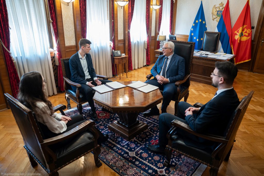 Mandić sa Perazićem potpisao Protokol o saradnji između Skupštine i Mreže za mlade