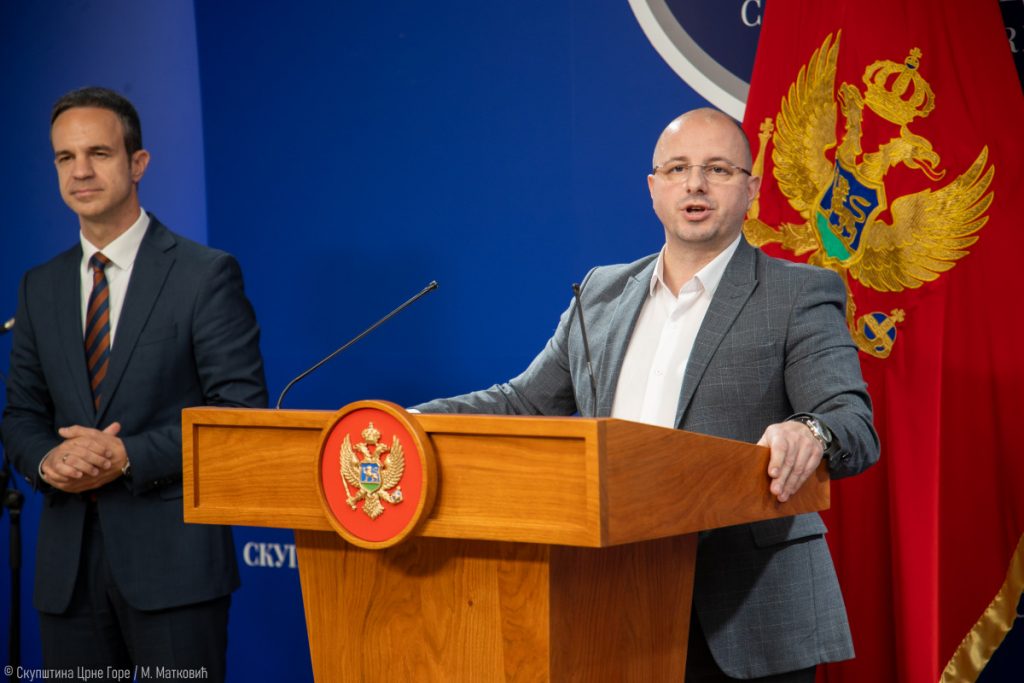 Press DPS-a: Vlada sprema zaduženje, Evropa sad 1 i 2 ne mogu biti realizovani bez toga
