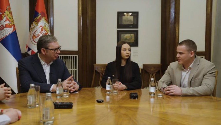 Studenti posjetili Vučića na radnom mjestu: Predsjednik objavio video na Fejsbuku