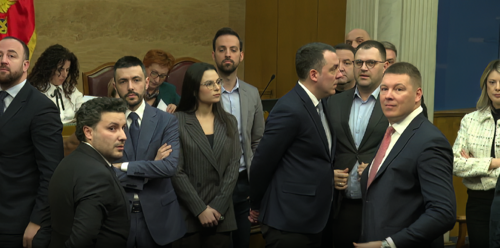 Kvintino prevaspitavanje DPS-a i satelita urodilo plodom: Opozicija odustala od blokade Skupštine, neće sprječavati izglasavanje Budžeta
