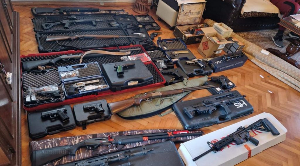 U Danilovgradu zaplijenjen arsenal oružja i municije