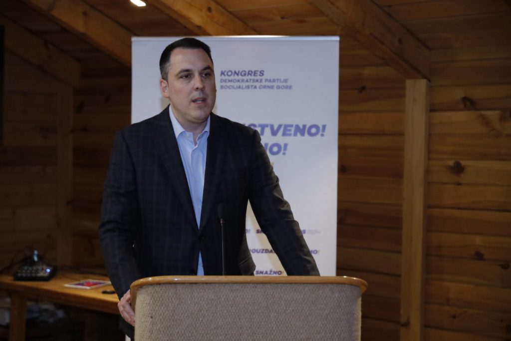 „Nemirni Ivan“ posle disciplinovanja sletio uz Crnu Goru: Poručio da je uvijek uz studente