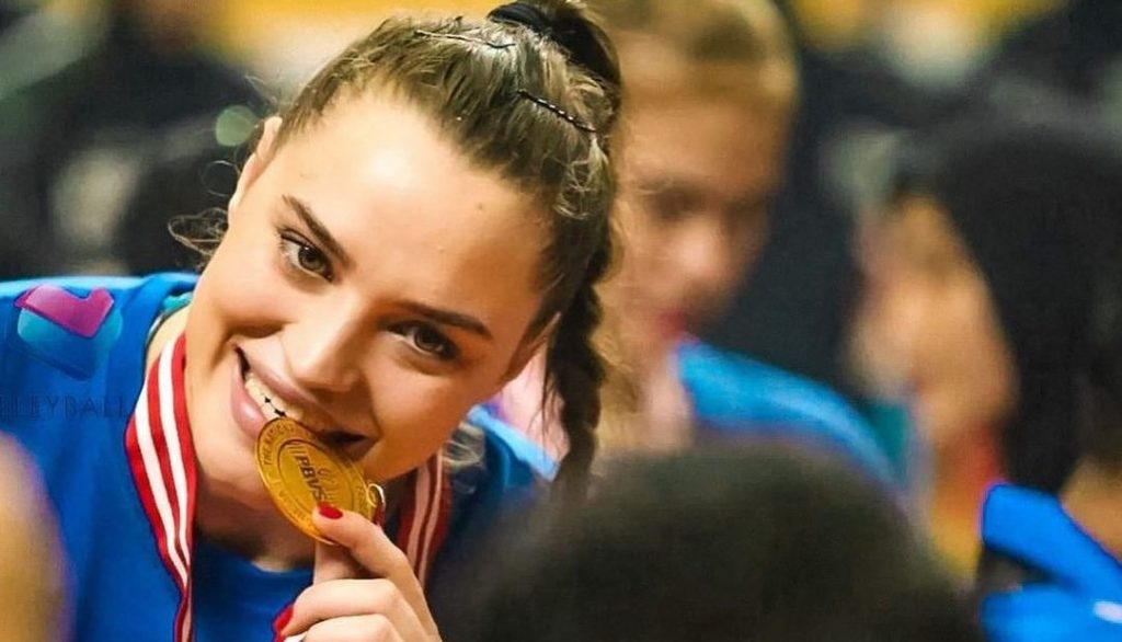 Nikoleta Perović, odbojkaška globtroterka