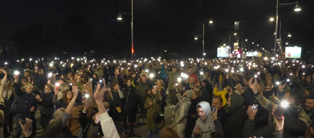 Kamosjutraši odgovorili Bečiću: Poručili mu da ustane iz fotelje i da prošeta malo do njih da vidi kako rade, možda žele da mu pokažu Blaža ili Aca Mijajlovića?