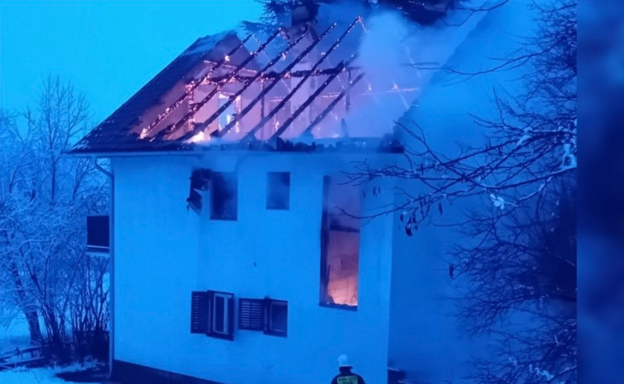 Berane: U naselju Buče izgorjela vikendica i krov kuće