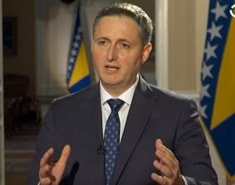 Bećirović bi da ukida srpske simbole u Republici Srpskoj: Traži od Ustavnog suda BiH da procijeni Ustavnost Zakona o upotrebi zastave, grba i himne u Srpskoj