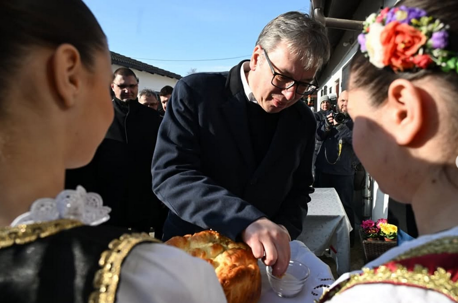 Vučić u Melencima posjetio porodicu Slijepčević: Ova predivna porodica je primjer kako se teškim radom napreduje